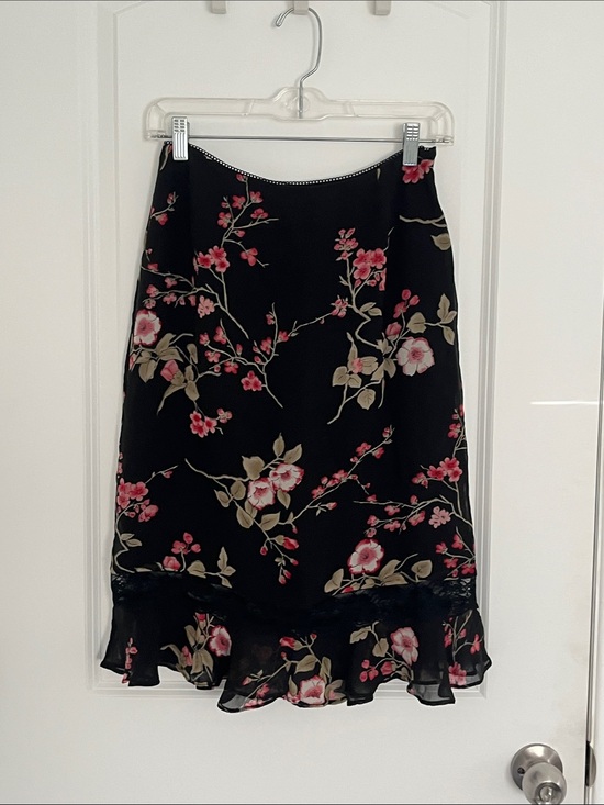 Spenser Jeremy Dresses & Skirts - Spenser Jeremy Black Midi Skirt with Pink Floral Print